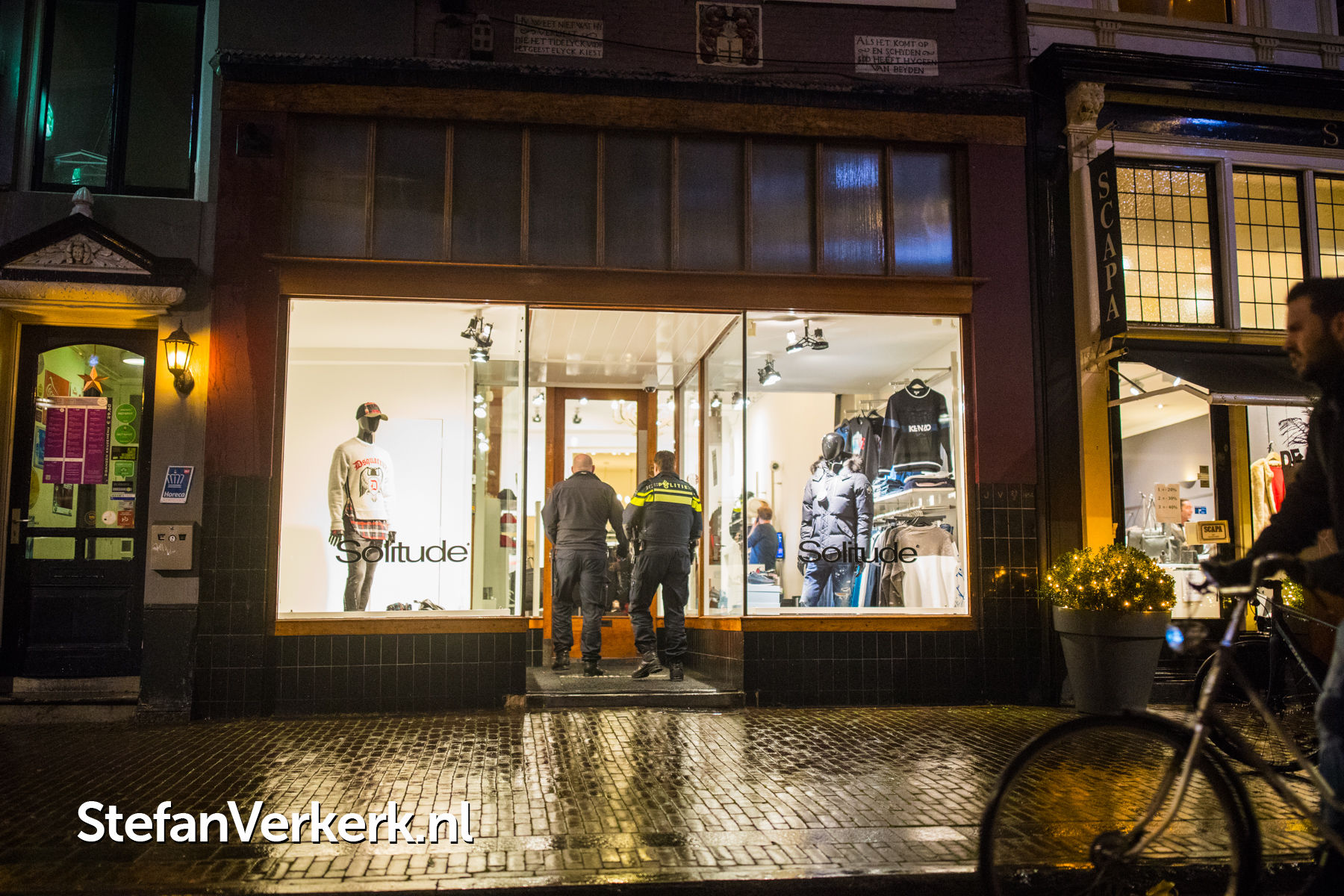 Gewapende overval op kledingwinkel Sassenstraat Zwolle Foto's