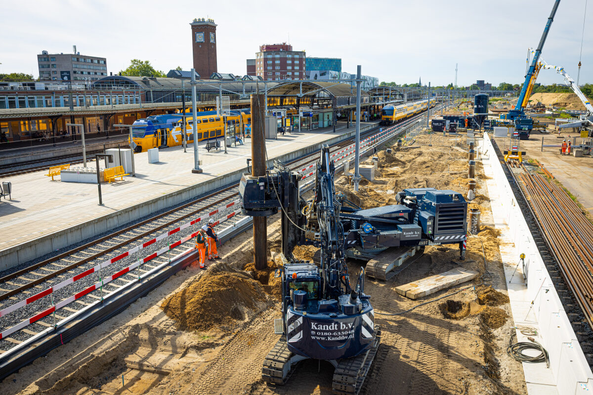 De bouw van het nieuwe eilandperron van station Nijmegen