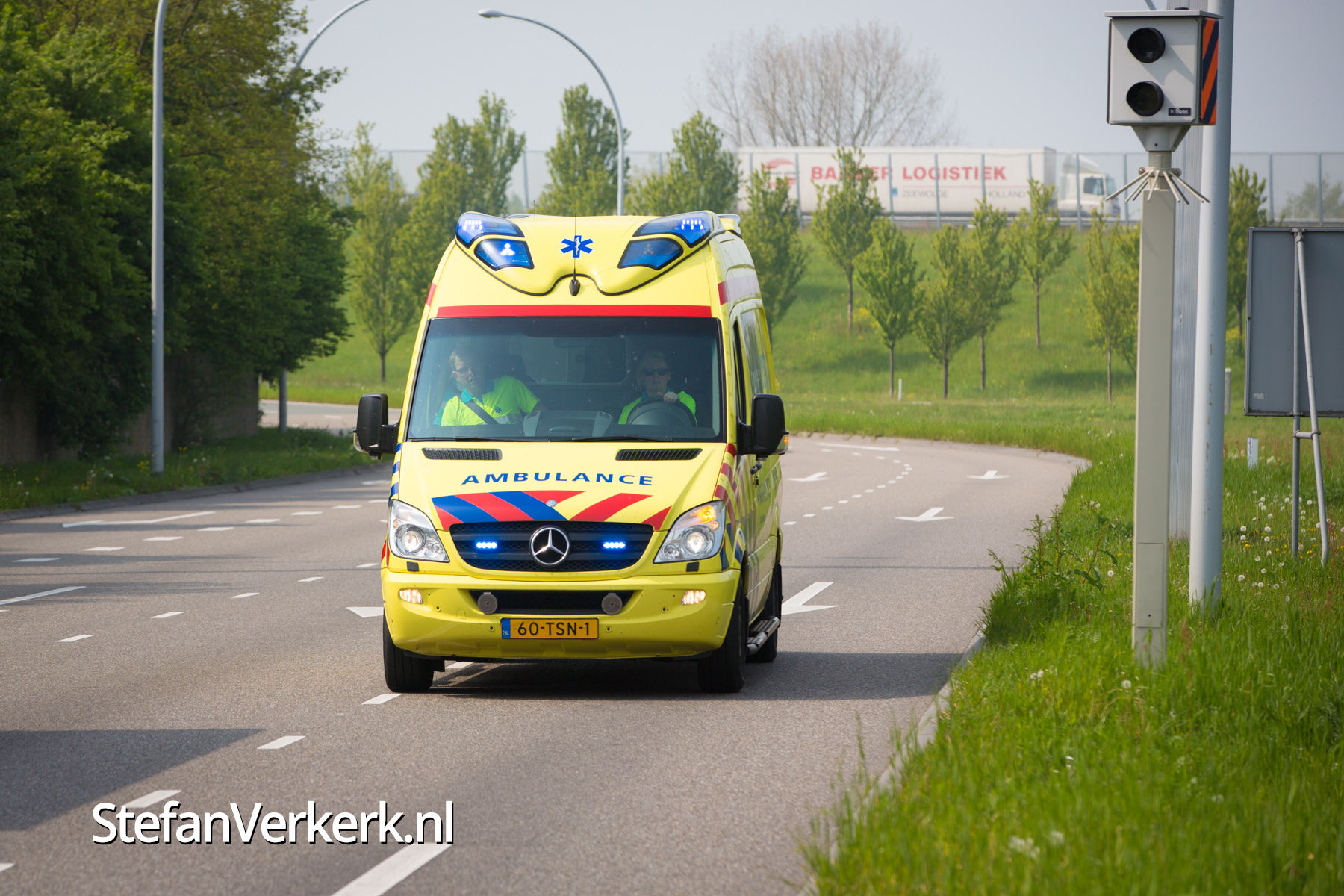Aanrijding auto met motor IJsselallee Zwolle Foto's Stefan Verkerk