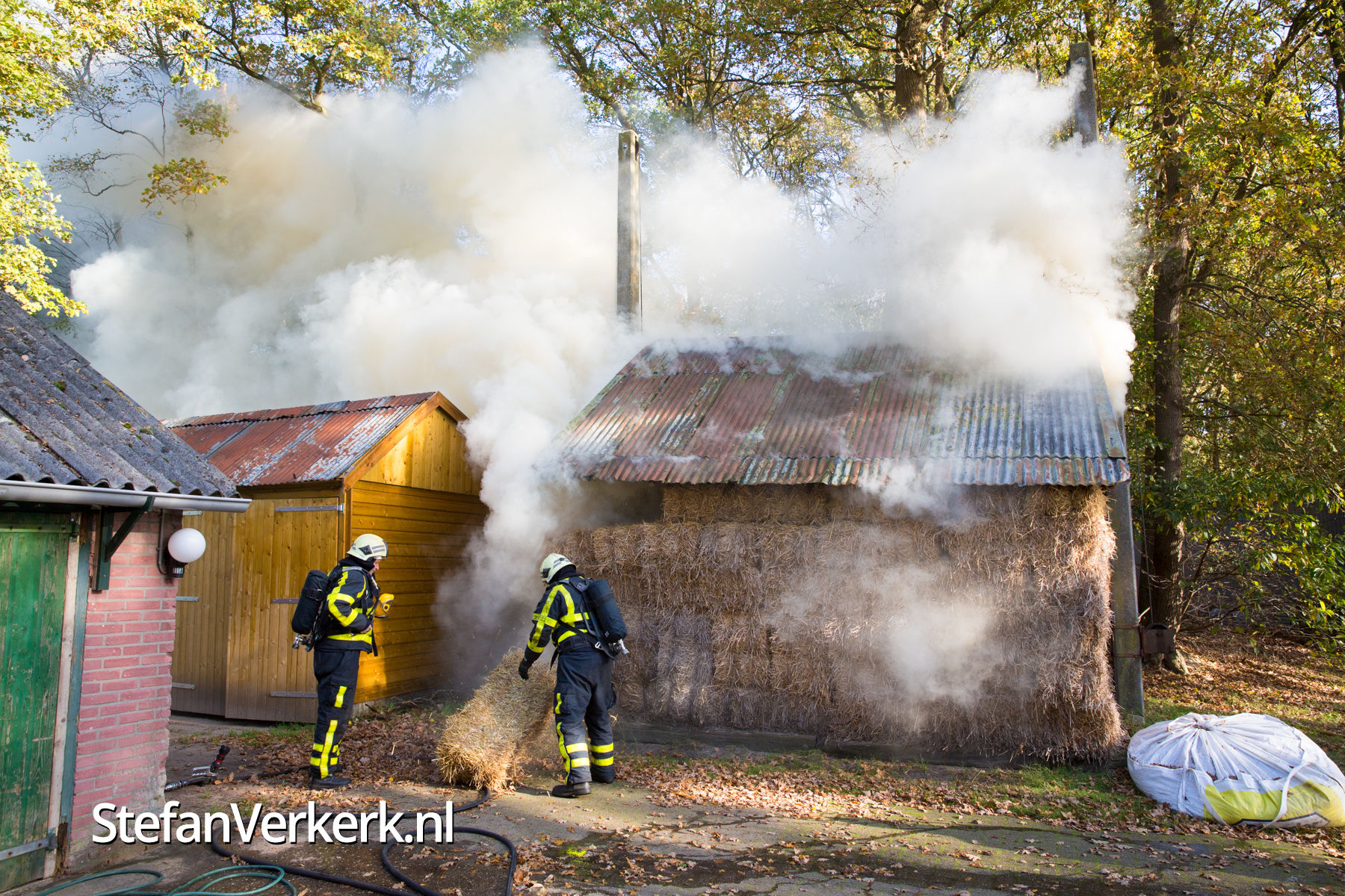 schuifelen envelop Raad eens Brand in hooiberg Mulligenweg Oldebroek - Foto's - Stefan Verkerk Fotografie & Webdesign schuifelen envelop Raad eens Brand in hooiberg Mulligenweg Oldebroek - Foto's - Stefan Verkerk Fotografie & Webdesign