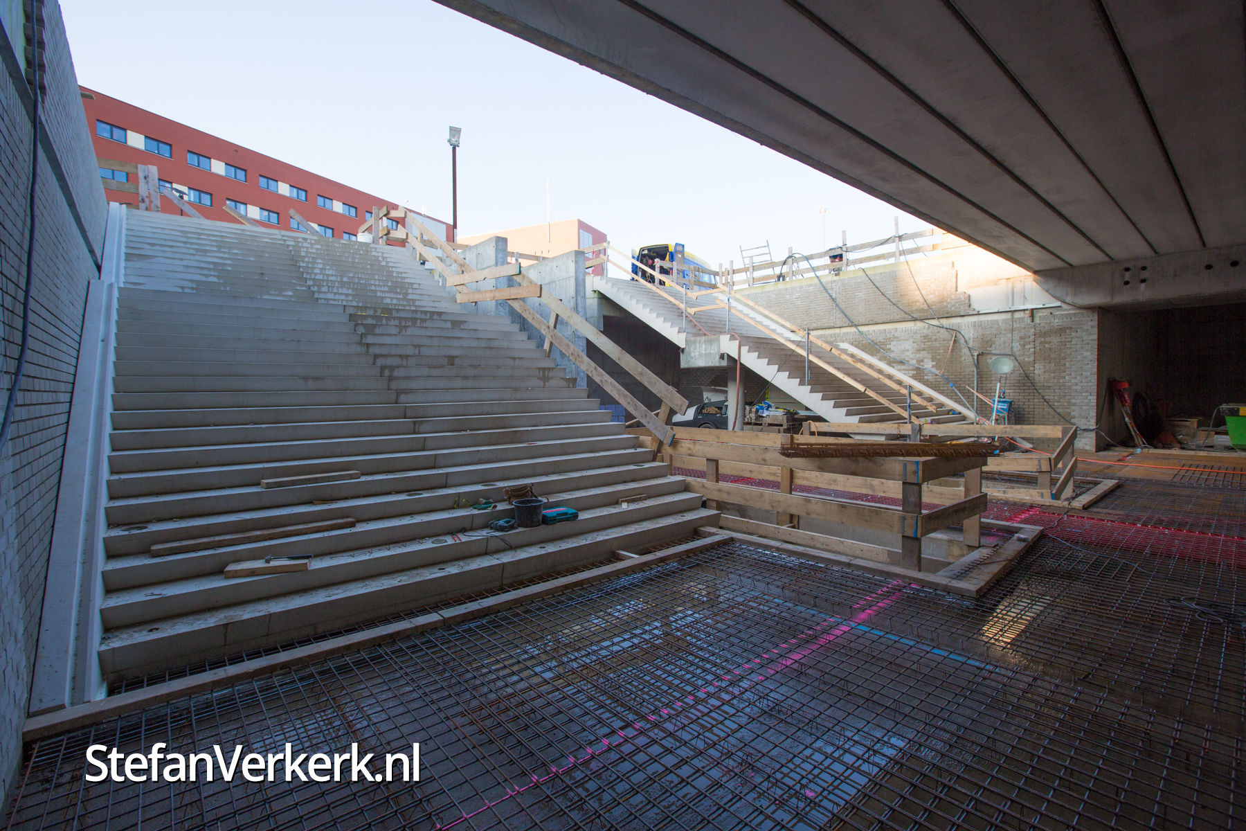 Betonstorten in tunnel station Zwolle Foto's Stefan Verkerk