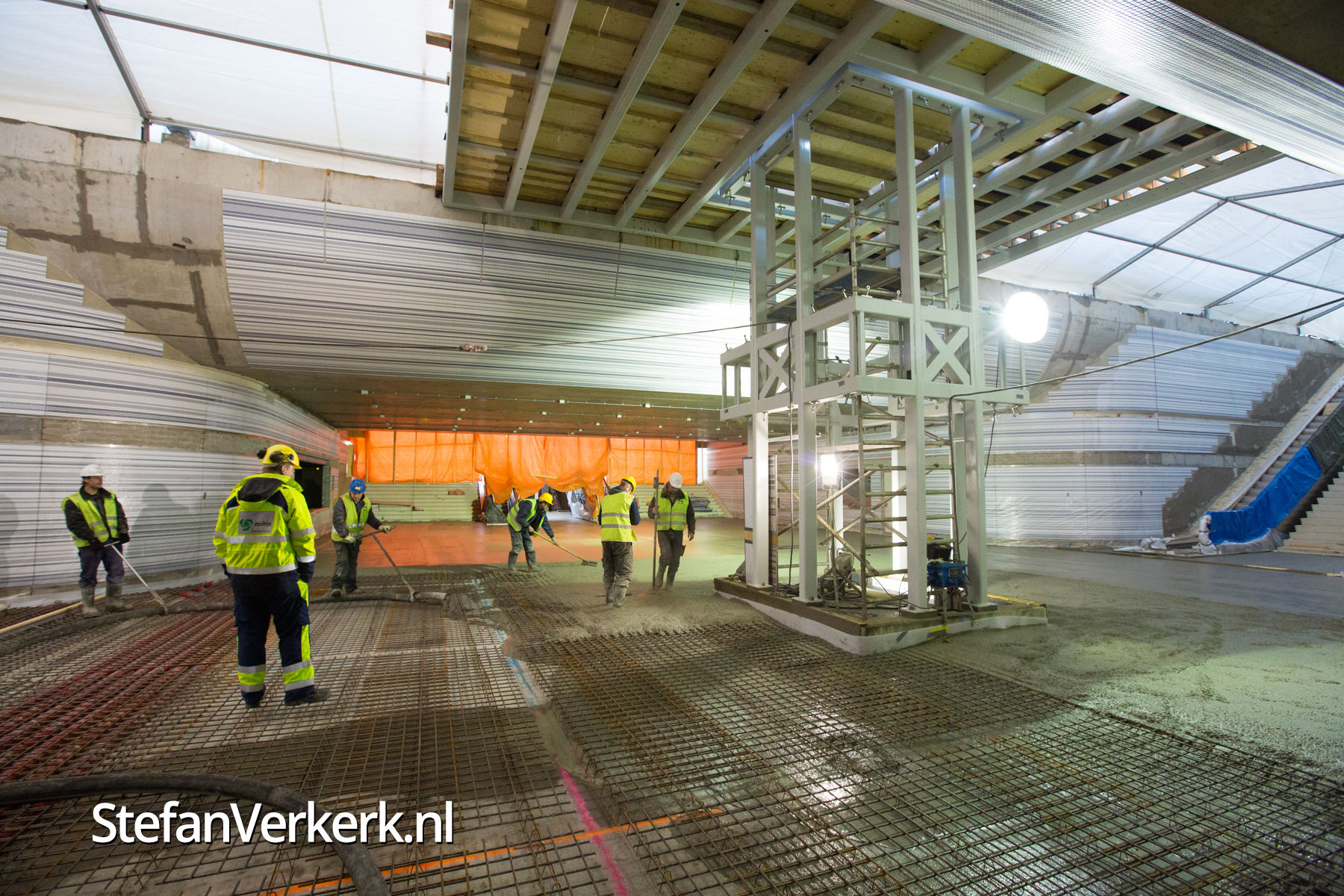 Betonstorten in tunnel station Zwolle Foto's Stefan Verkerk
