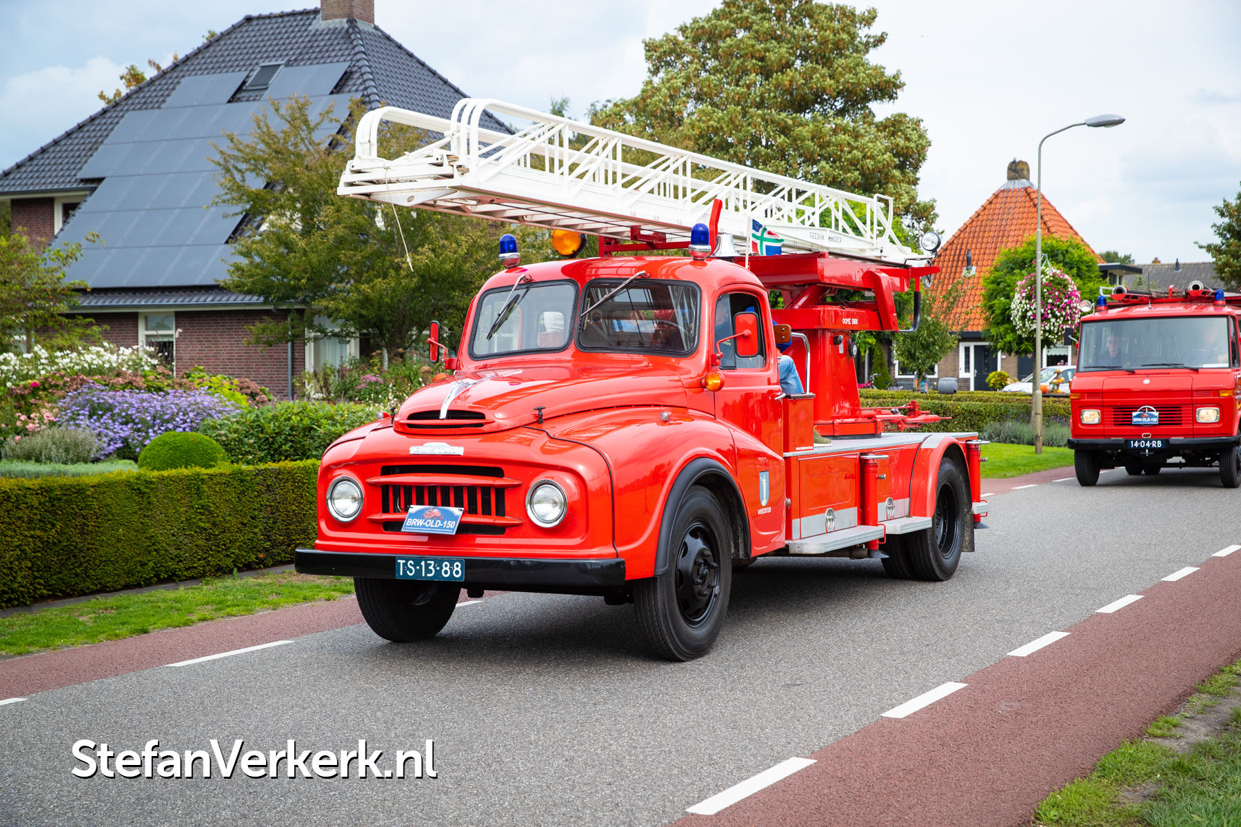 Oldtimer rondrit brandweer Oldebroek 150 jaar - Foto's - Stefan Verkerk