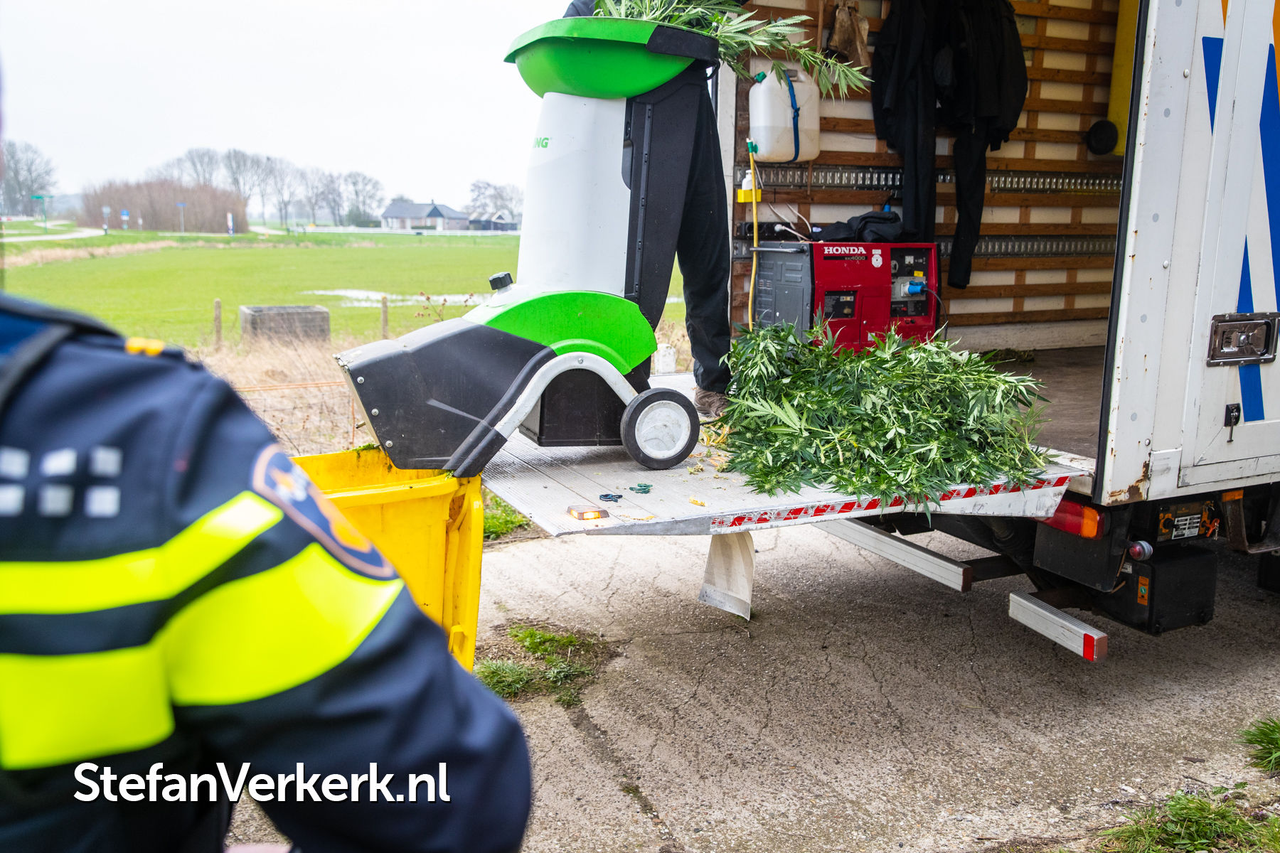 Wietplantage opgerold in woning Kamperstraatweg Kamperveen