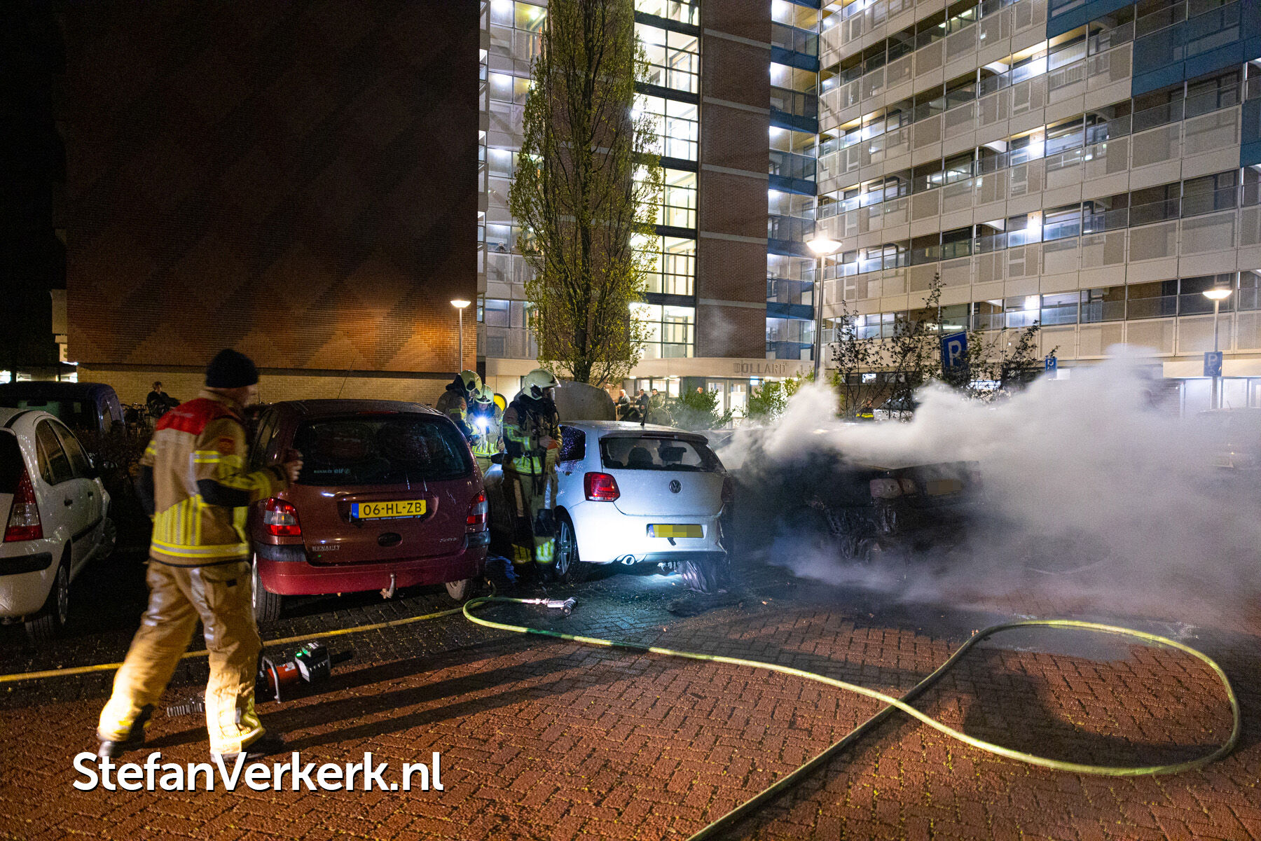 Auto's door brand verwoest Dollard Zwolle Foto's Stefan Verkerk