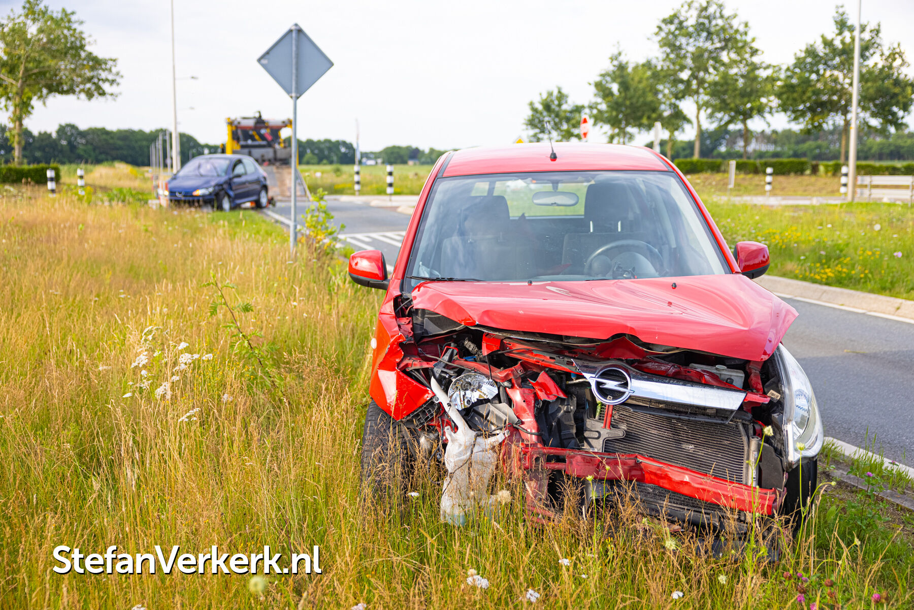 Opnieuw ravage bij ongeval op beruchte kruising De Meent in Epe. via @Stefanuzz
