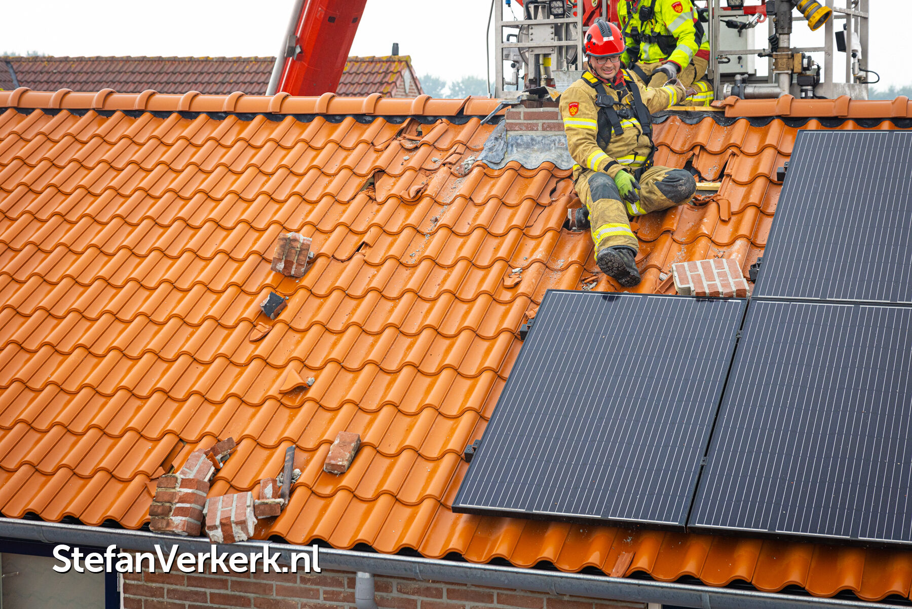 Blikseminslag voor schade Graaf Ottostraat Elburg Foto